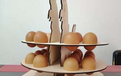 PORTA HUEVOS GALLINA MADERA