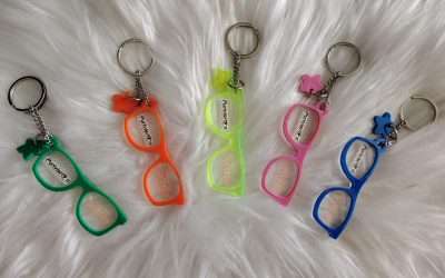 LLAVERO FORMA DE GAFAS PERSONALIZADO